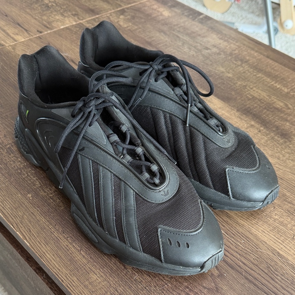 adidas Men's Black Ozweego Sneakers
